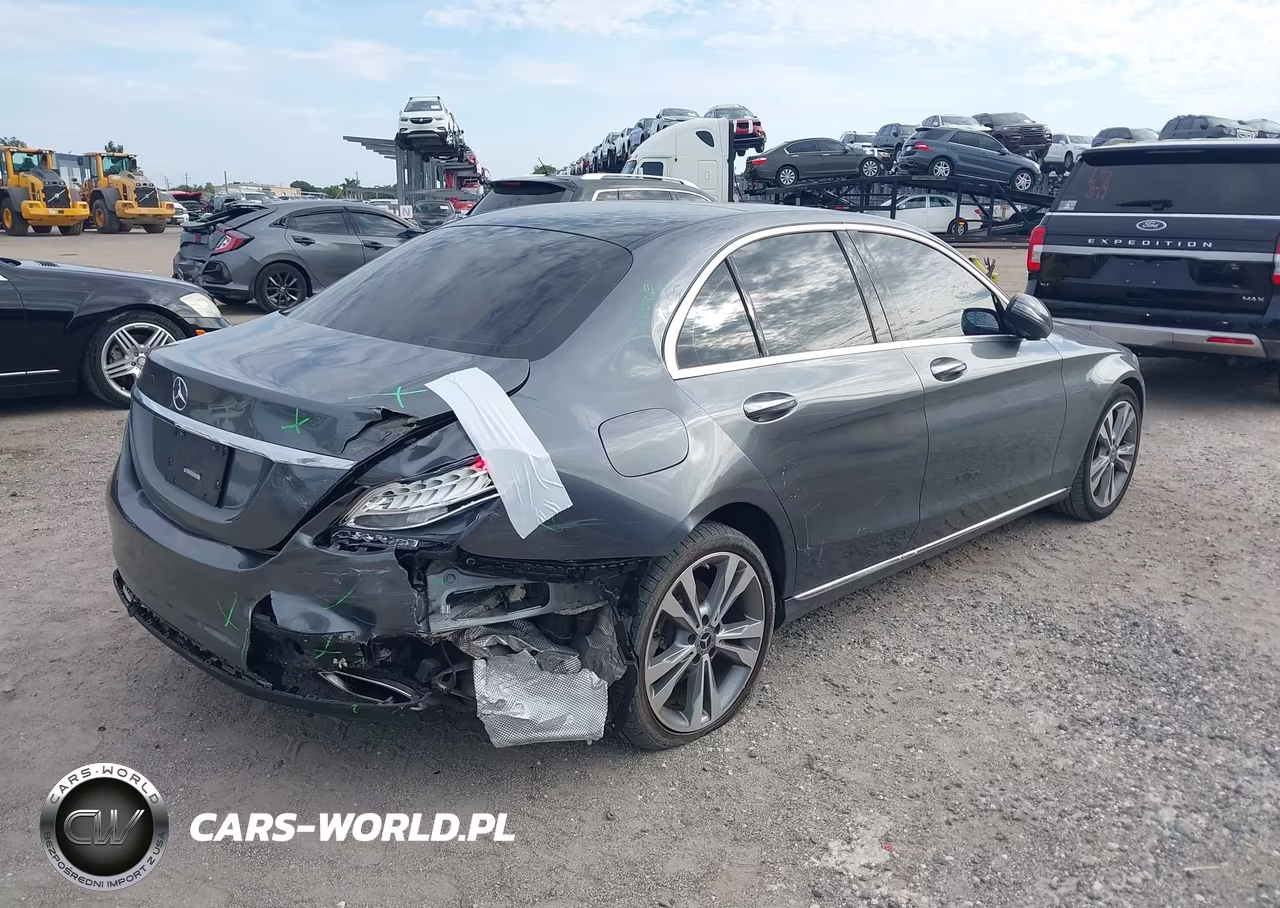 2018 Mercedes-Benz C 300 VIN:55SWF4JB0JU247830 - 4