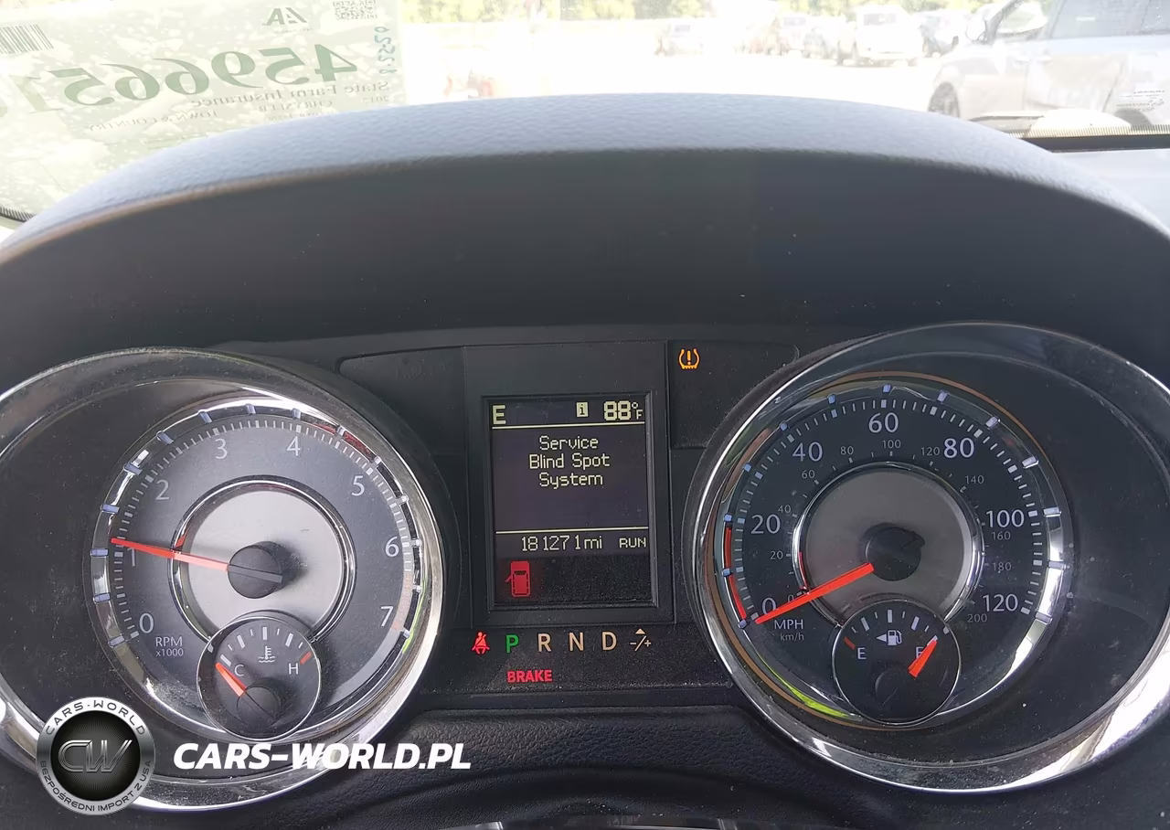 2015 Chrysler Town & Country Touring-L VIN:2C4RC1CG1FR515276 - 7