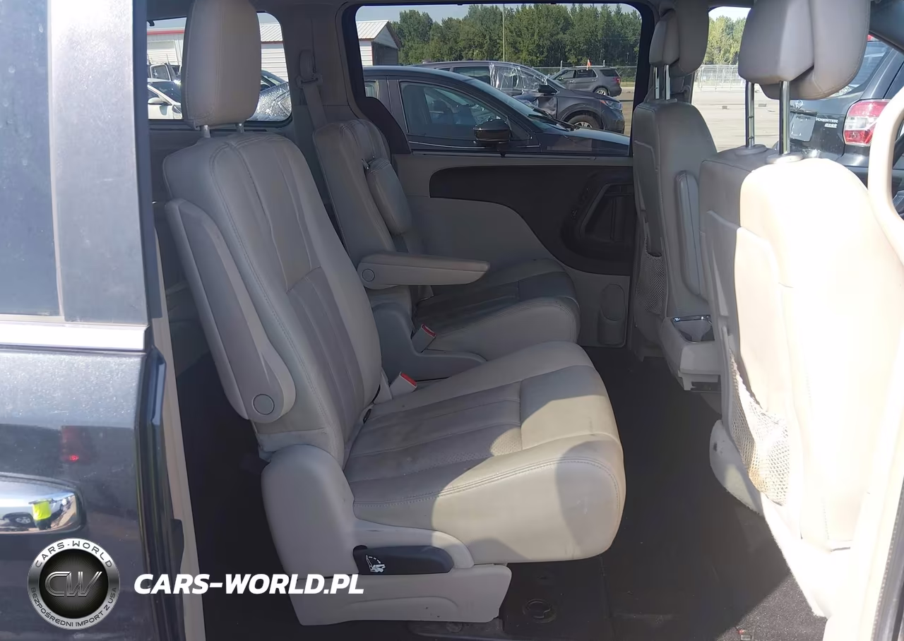 2015 Chrysler Town & Country Touring-L VIN:2C4RC1CG1FR515276 - 8