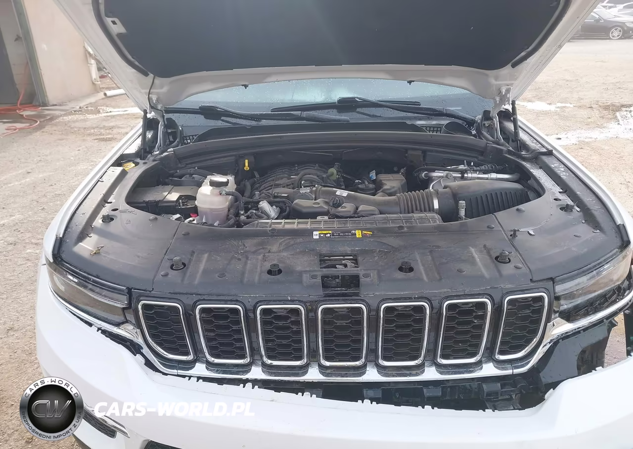 2023 Jeep Grand Cherokee Limited 4X4 VIN:1C4RJHBG6PC523769 - 10