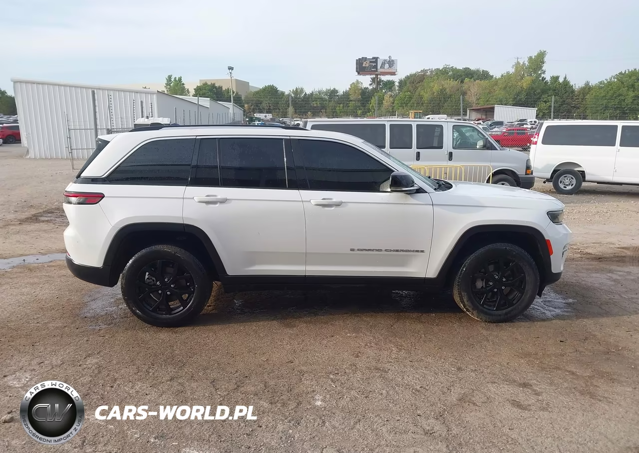 2023 Jeep Grand Cherokee Limited 4X4 VIN:1C4RJHBG6PC523769 - 13