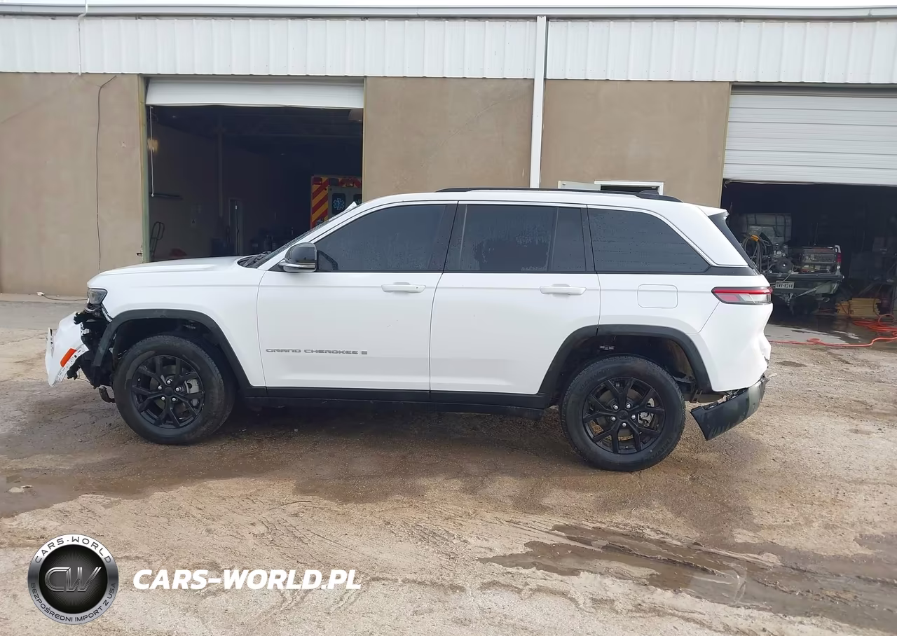 2023 Jeep Grand Cherokee Limited 4X4 VIN:1C4RJHBG6PC523769 - 14