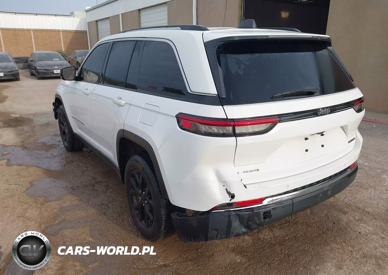 2023 Jeep Grand Cherokee Limited 4X4 VIN:1C4RJHBG6PC523769 - 3