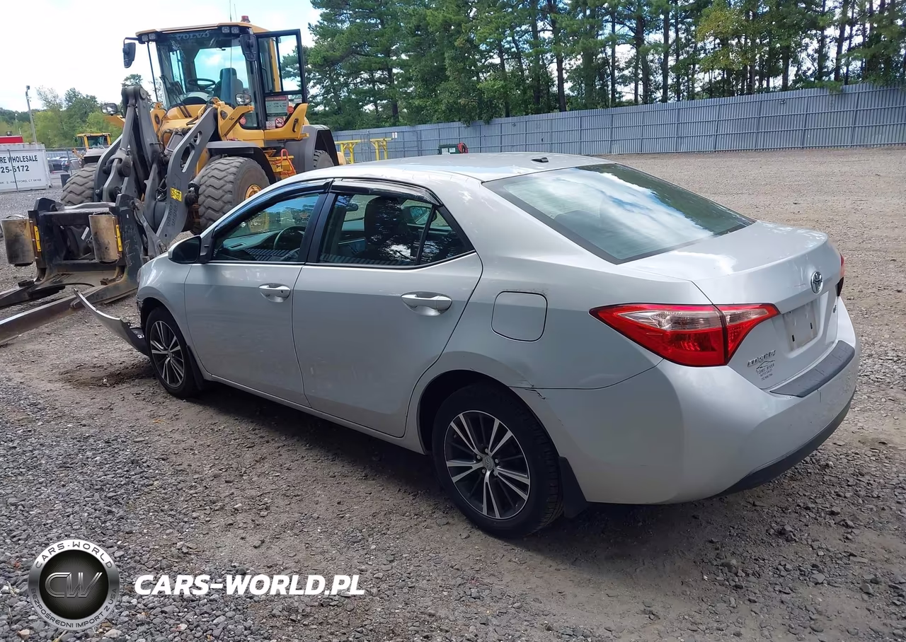 2017 Toyota Corolla Le VIN:5YFBURHE6HP620094 - 3