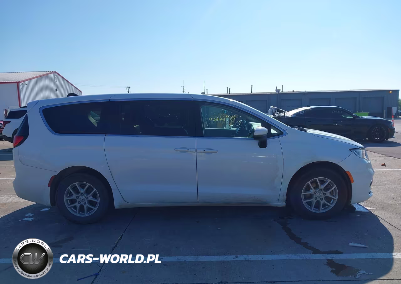 2023 Chrysler Pacifica Touring L VIN:2C4RC1BG9PR616018 - 13