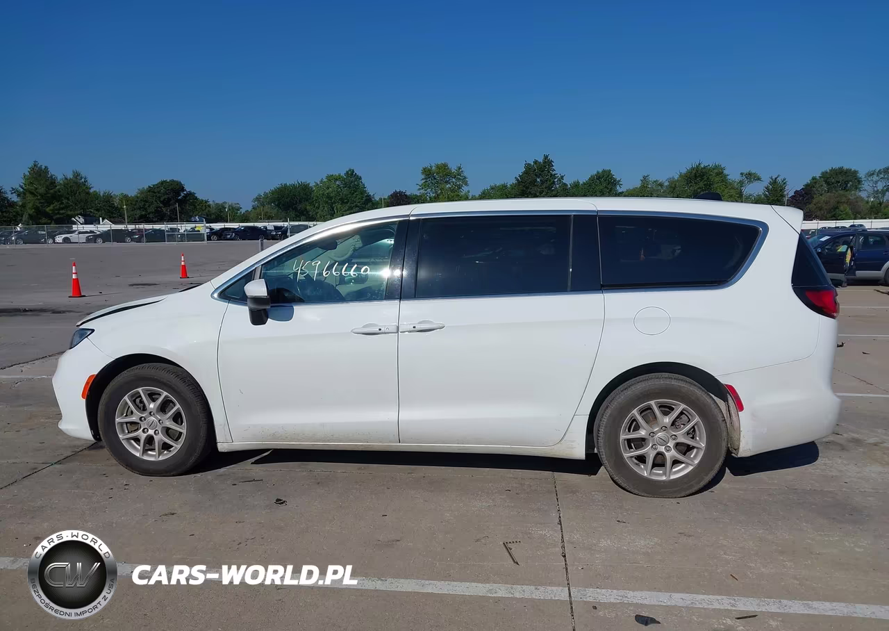 2023 Chrysler Pacifica Touring L VIN:2C4RC1BG9PR616018 - 14