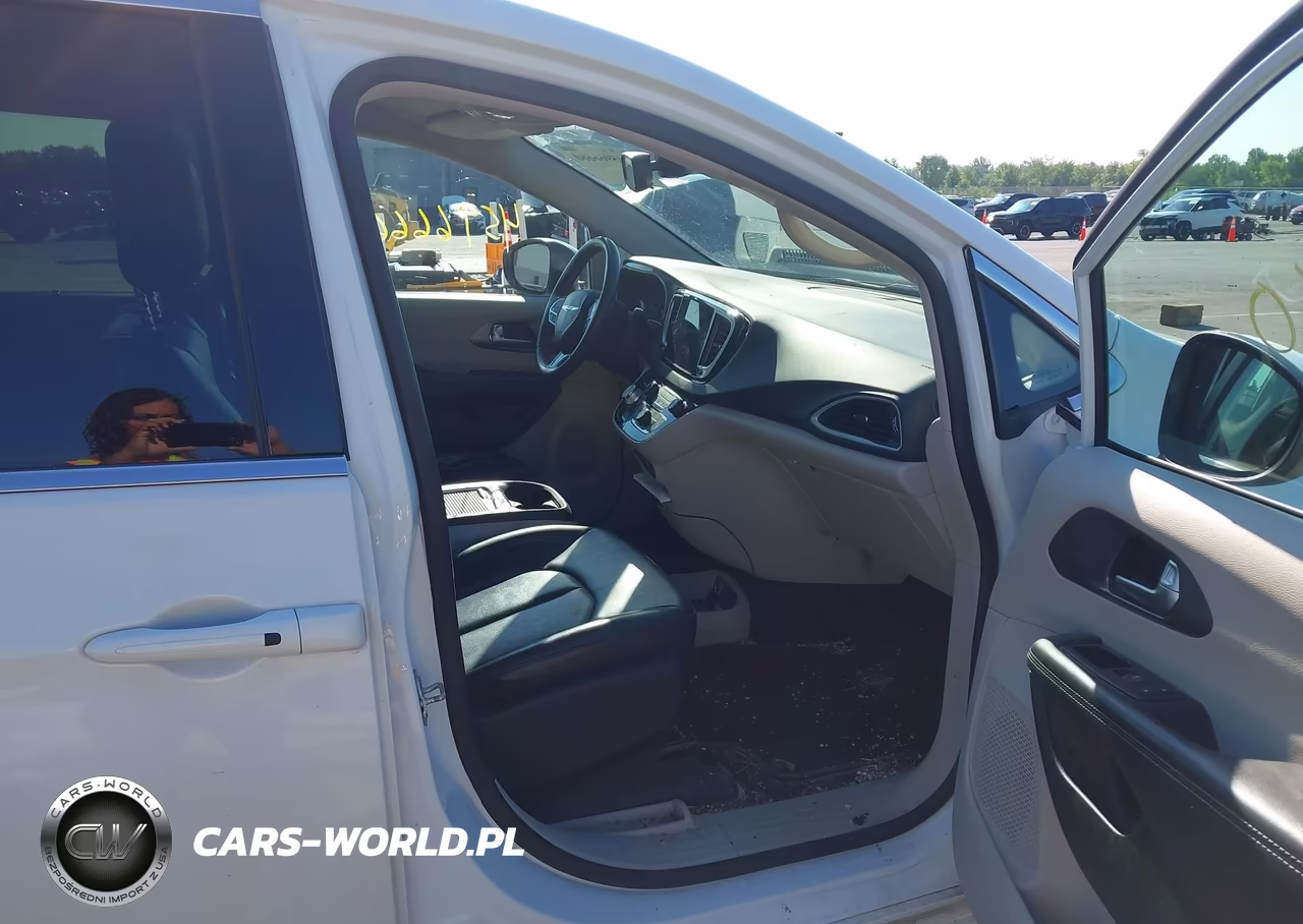 2023 Chrysler Pacifica Touring L VIN:2C4RC1BG9PR616018 - 5