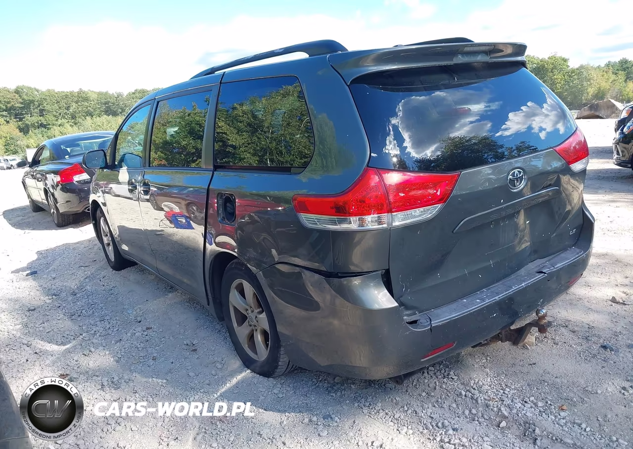 2011 Toyota Sienna Le V6 VIN:5TDKK3DC7BS028581 - 3