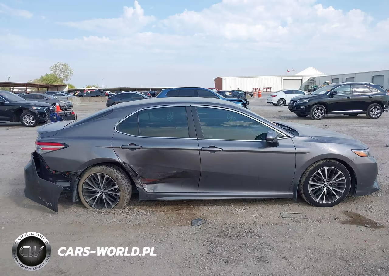 2018 Toyota Camry Se VIN:4T1B11HK2JU103797 - 13