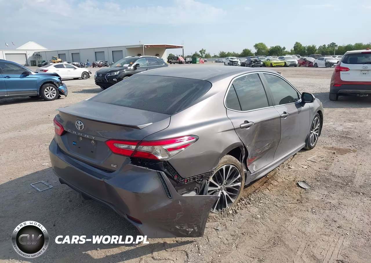 2018 Toyota Camry Se VIN:4T1B11HK2JU103797 - 4
