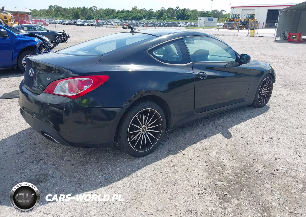 2010 Hyundai Genesis 3.8 VIN:KMHHU6KH7AU017865 - 4
