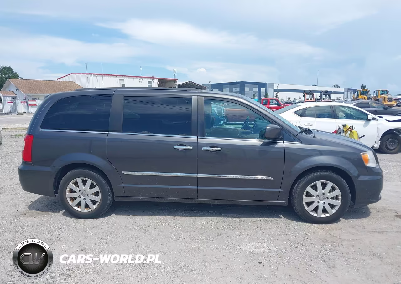 2016 Chrysler Town & Country Touring VIN:2C4RC1BG8GR113239 - 13