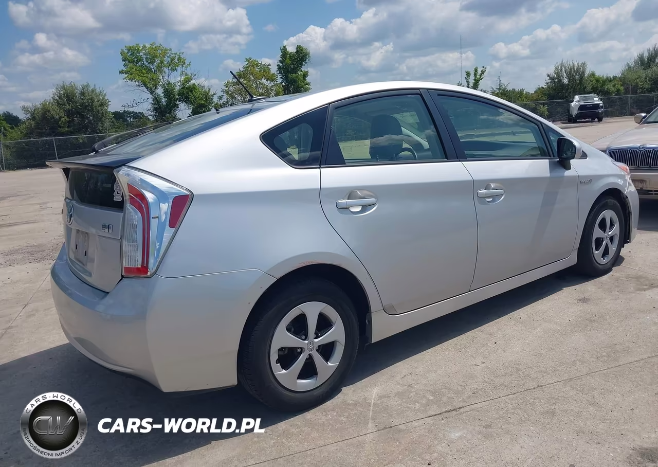 2015 Toyota Prius Four VIN:JTDKN3DU3F0420160 - 4