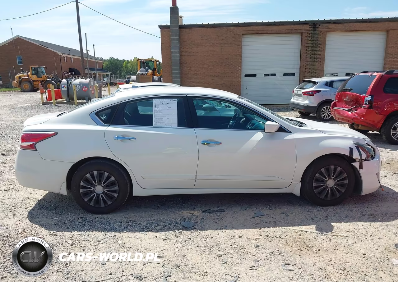 2015 Nissan Altima 2.5 S VIN:1N4AL3AP1FC476070 - 13