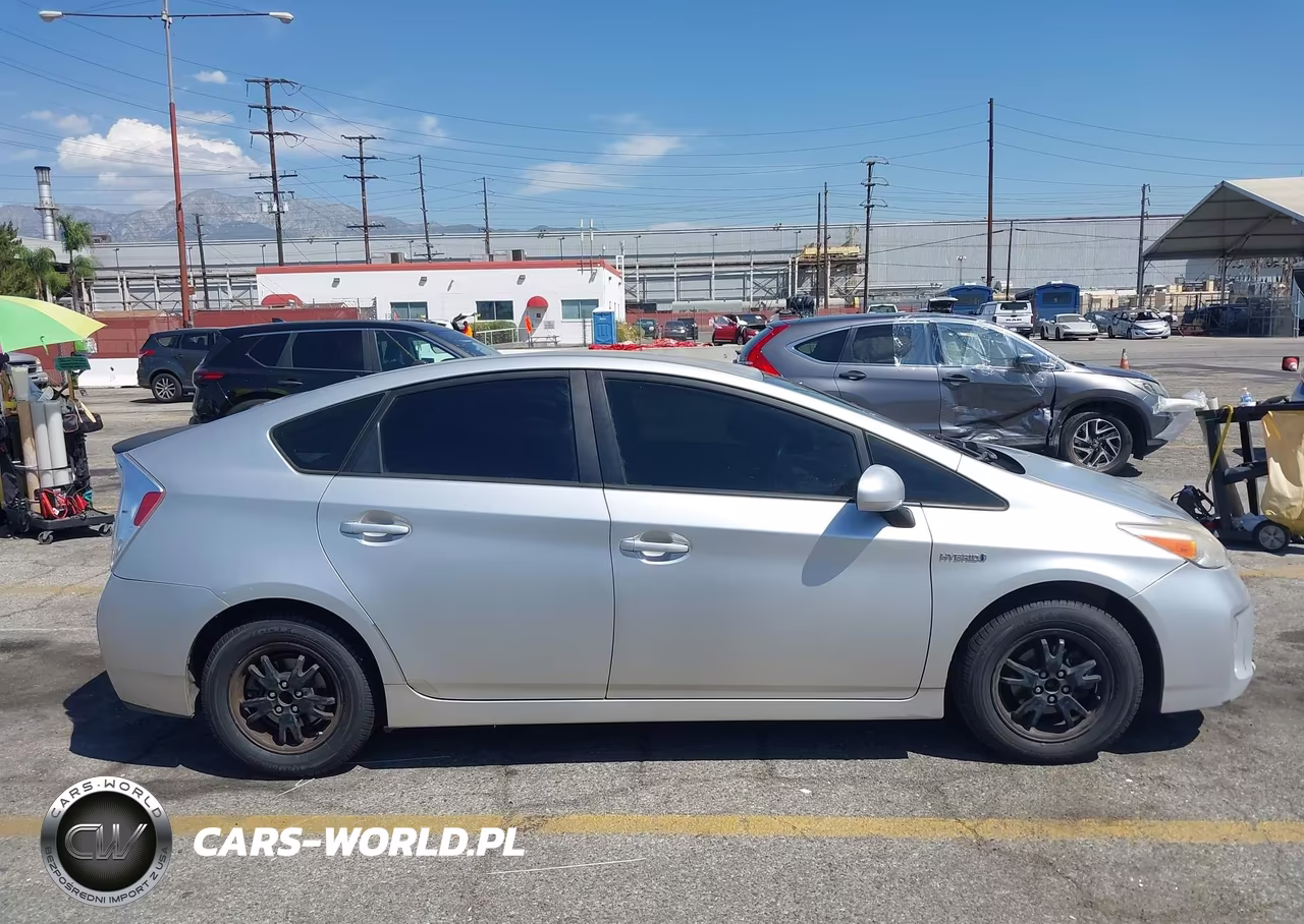 2014 Toyota Prius Two VIN:JTDKN3DU6E1741179 - 13