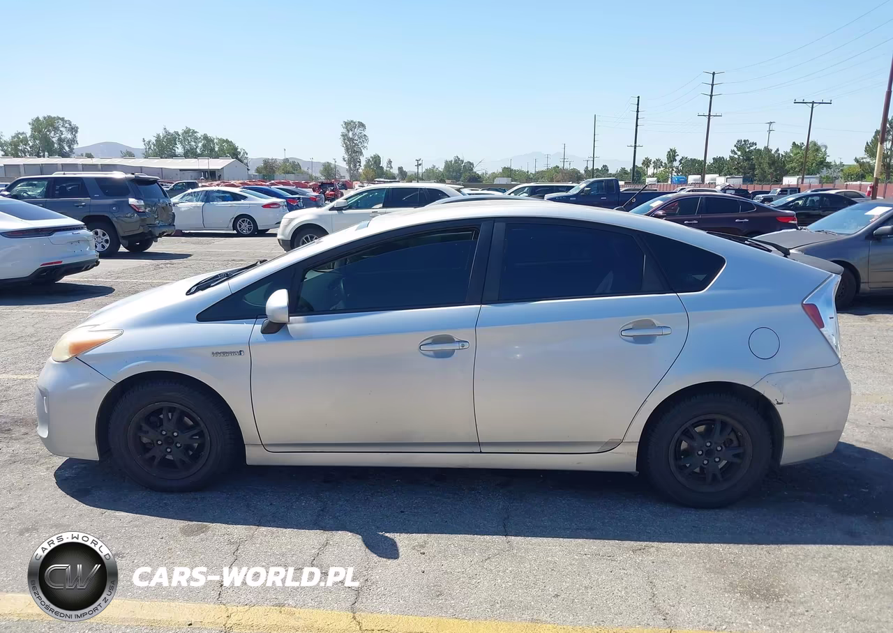 2014 Toyota Prius Two VIN:JTDKN3DU6E1741179 - 14