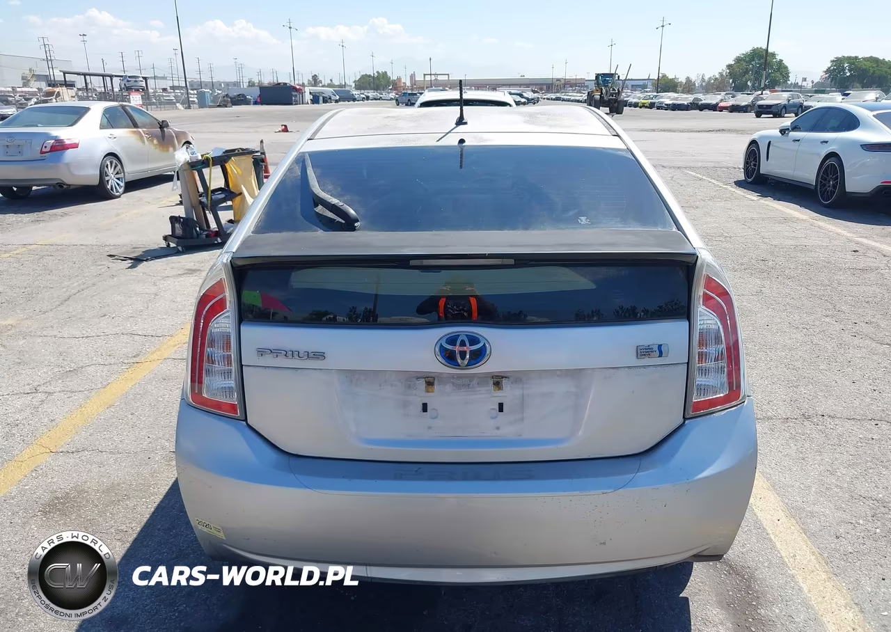 2014 Toyota Prius Two VIN:JTDKN3DU6E1741179 - 16
