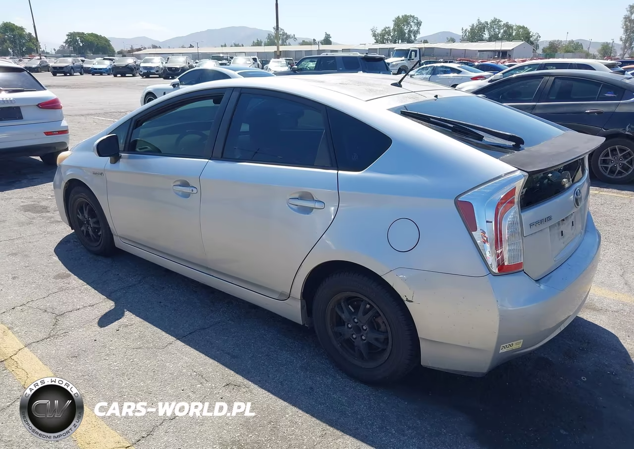 2014 Toyota Prius Two VIN:JTDKN3DU6E1741179 - 3