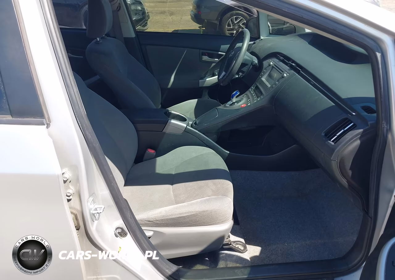 2014 Toyota Prius Two VIN:JTDKN3DU6E1741179 - 5