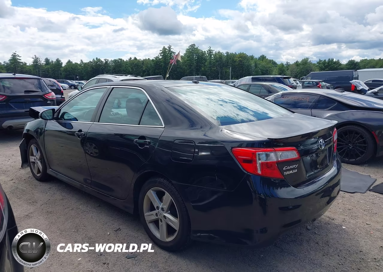 2014 Toyota Camry Se VIN:4T1BF1FK3EU830764 - 3