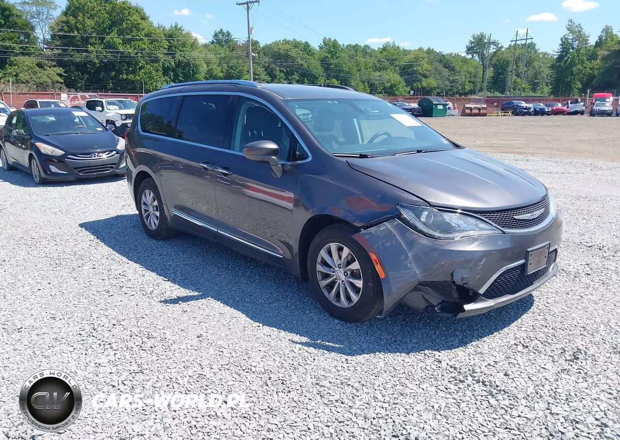 2018 Chrysler Pacifica Touring L VIN:2C4RC1BG9JR124421 - 1