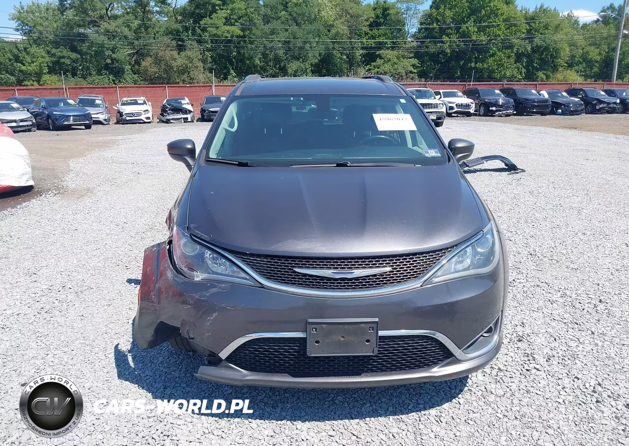 2018 Chrysler Pacifica Touring L VIN:2C4RC1BG9JR124421 - 12