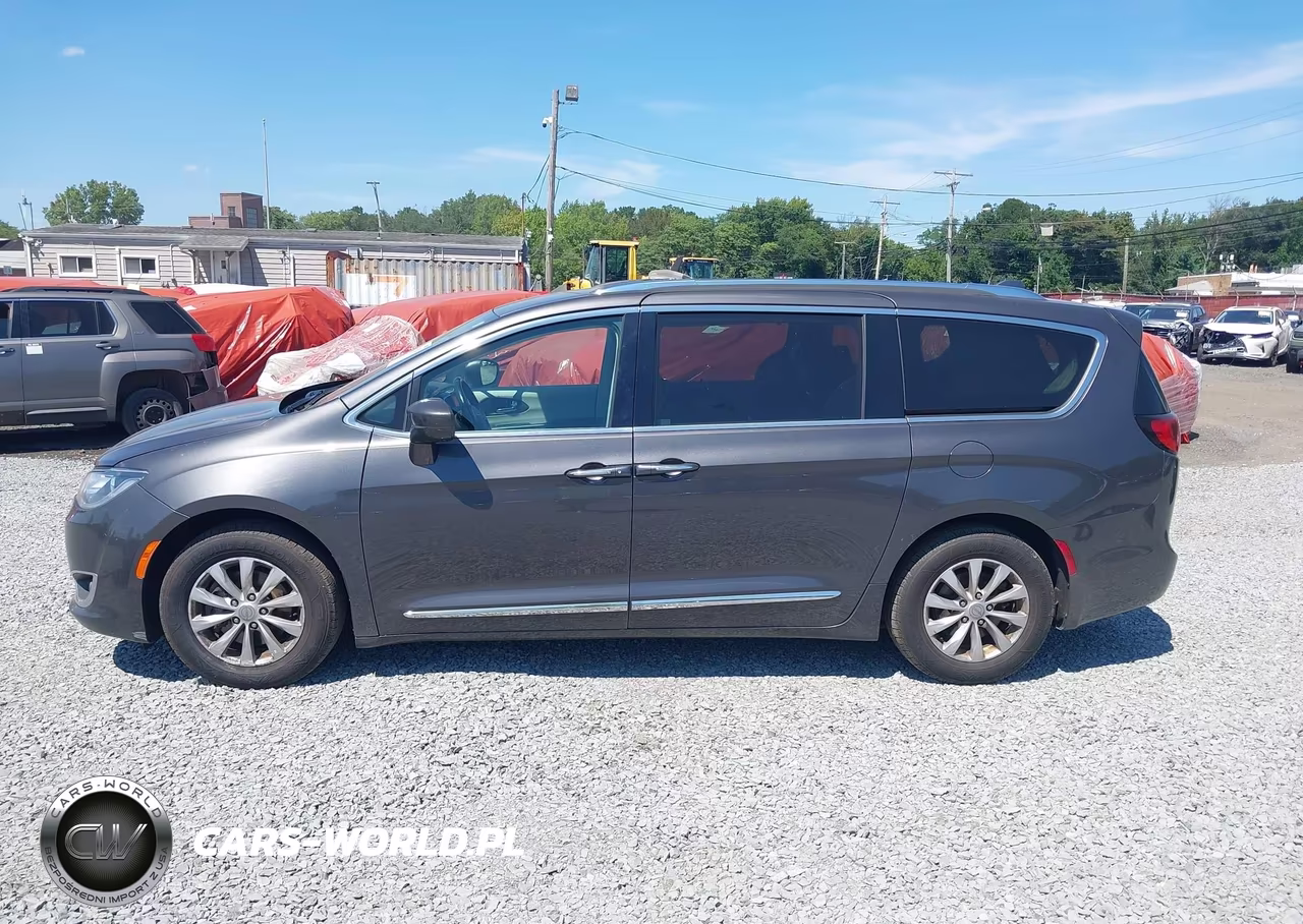 2018 Chrysler Pacifica Touring L VIN:2C4RC1BG9JR124421 - 14