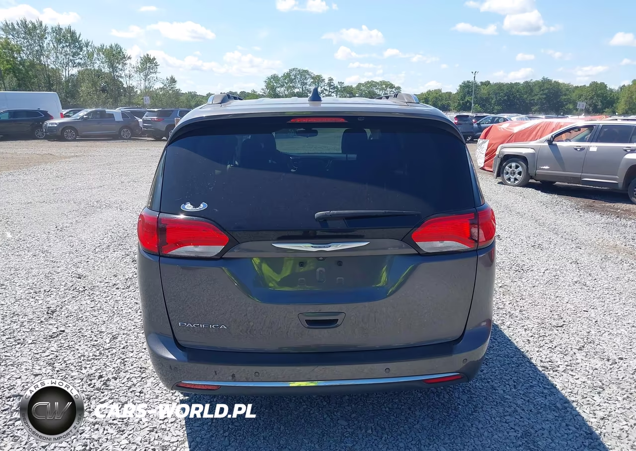2018 Chrysler Pacifica Touring L VIN:2C4RC1BG9JR124421 - 16
