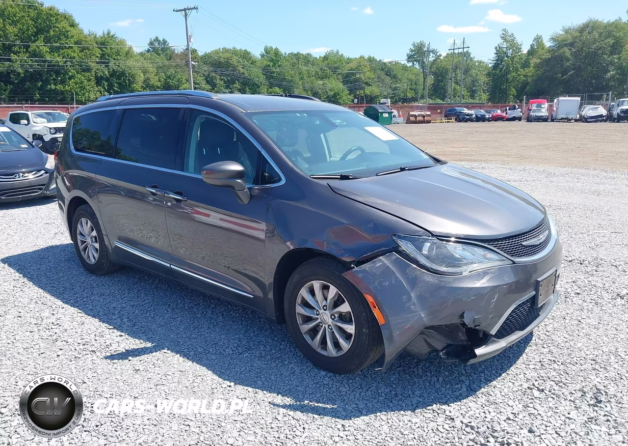 2018 Chrysler Pacifica Touring L VIN:2C4RC1BG9JR124421 - 17