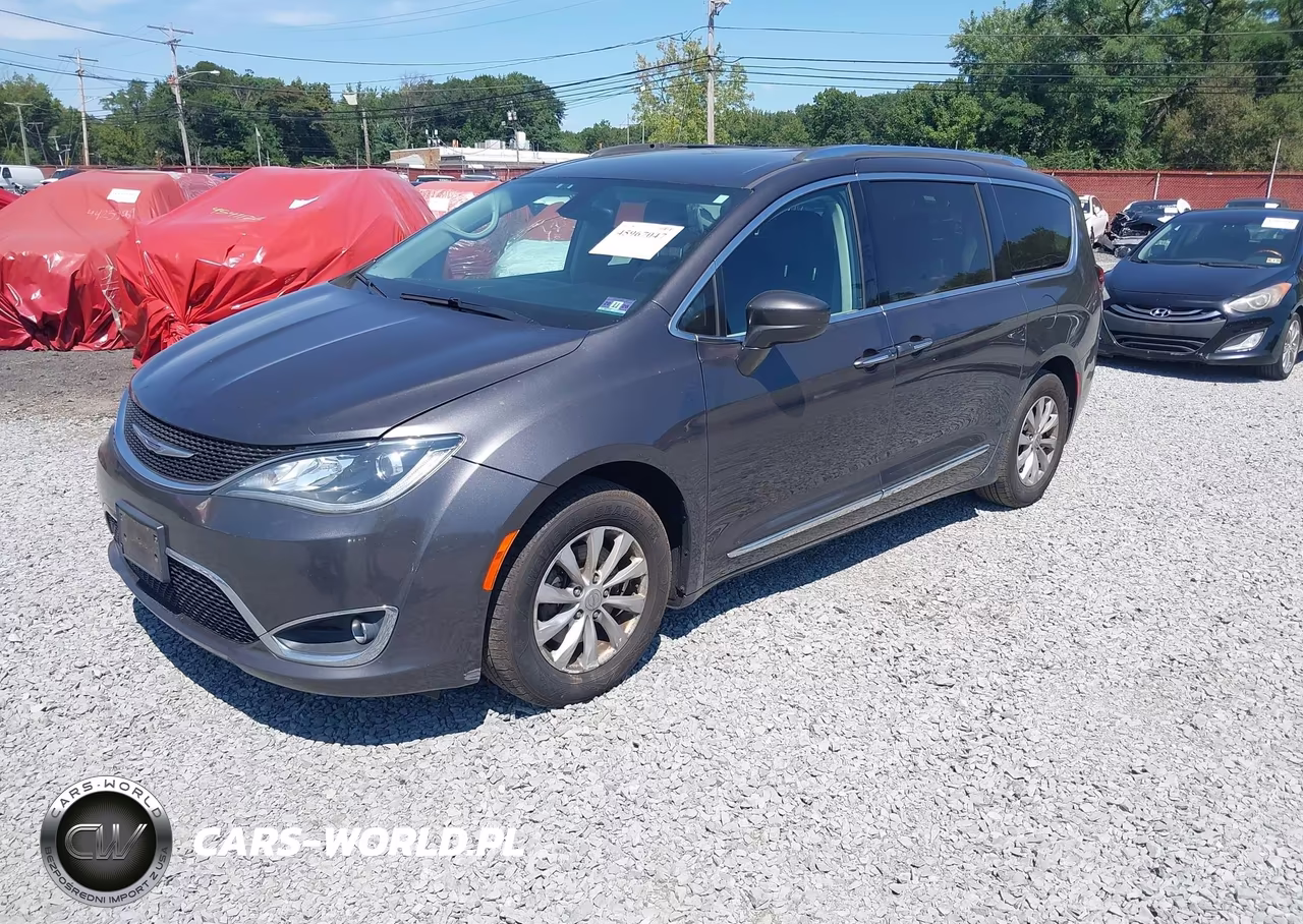 2018 Chrysler Pacifica Touring L VIN:2C4RC1BG9JR124421 - 2