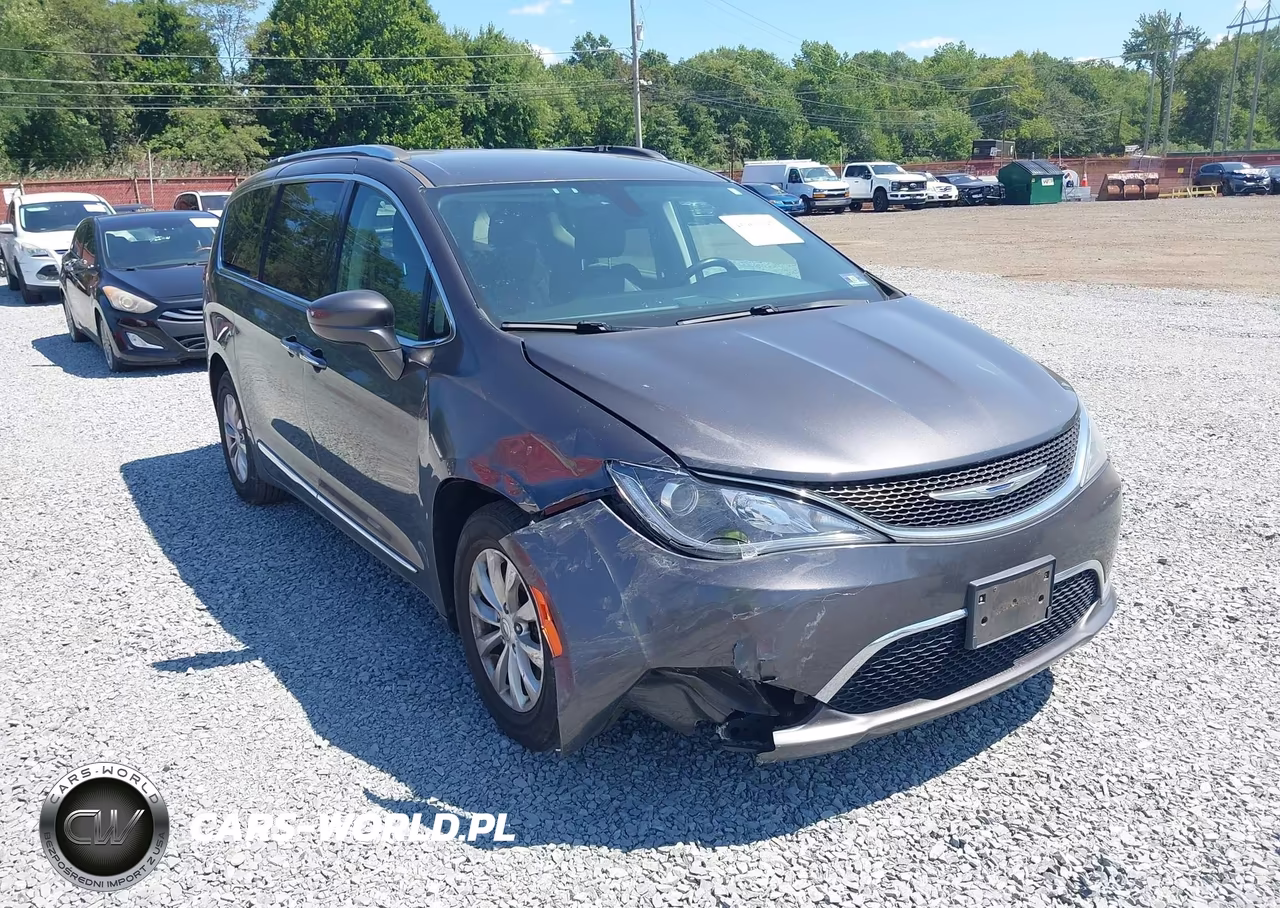2018 Chrysler Pacifica Touring L VIN:2C4RC1BG9JR124421 - 6