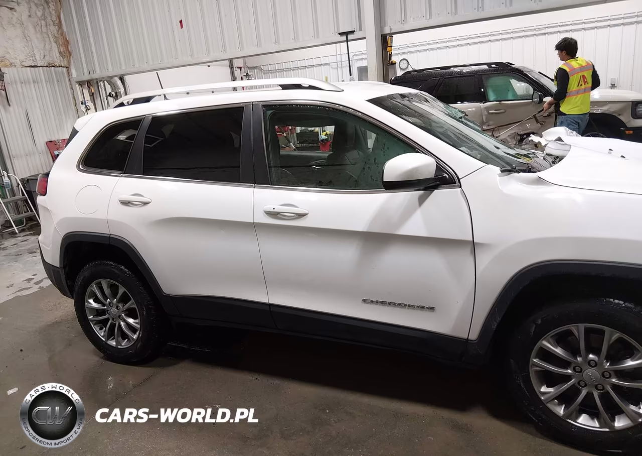 2020 Jeep Cherokee Latitude Plus 4X4 VIN:1C4PJMLB0LD612146 - 14