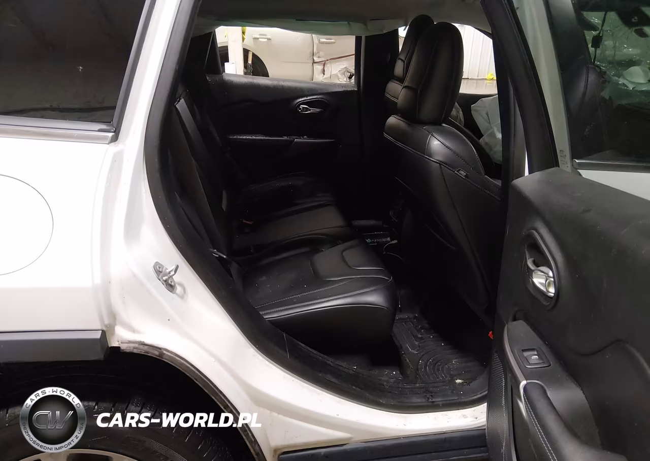2020 Jeep Cherokee Latitude Plus 4X4 VIN:1C4PJMLB0LD612146 - 8