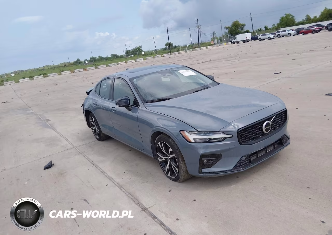 2024 Volvo S60 B5 Core Dark Theme – zdjęcie 1 z 16