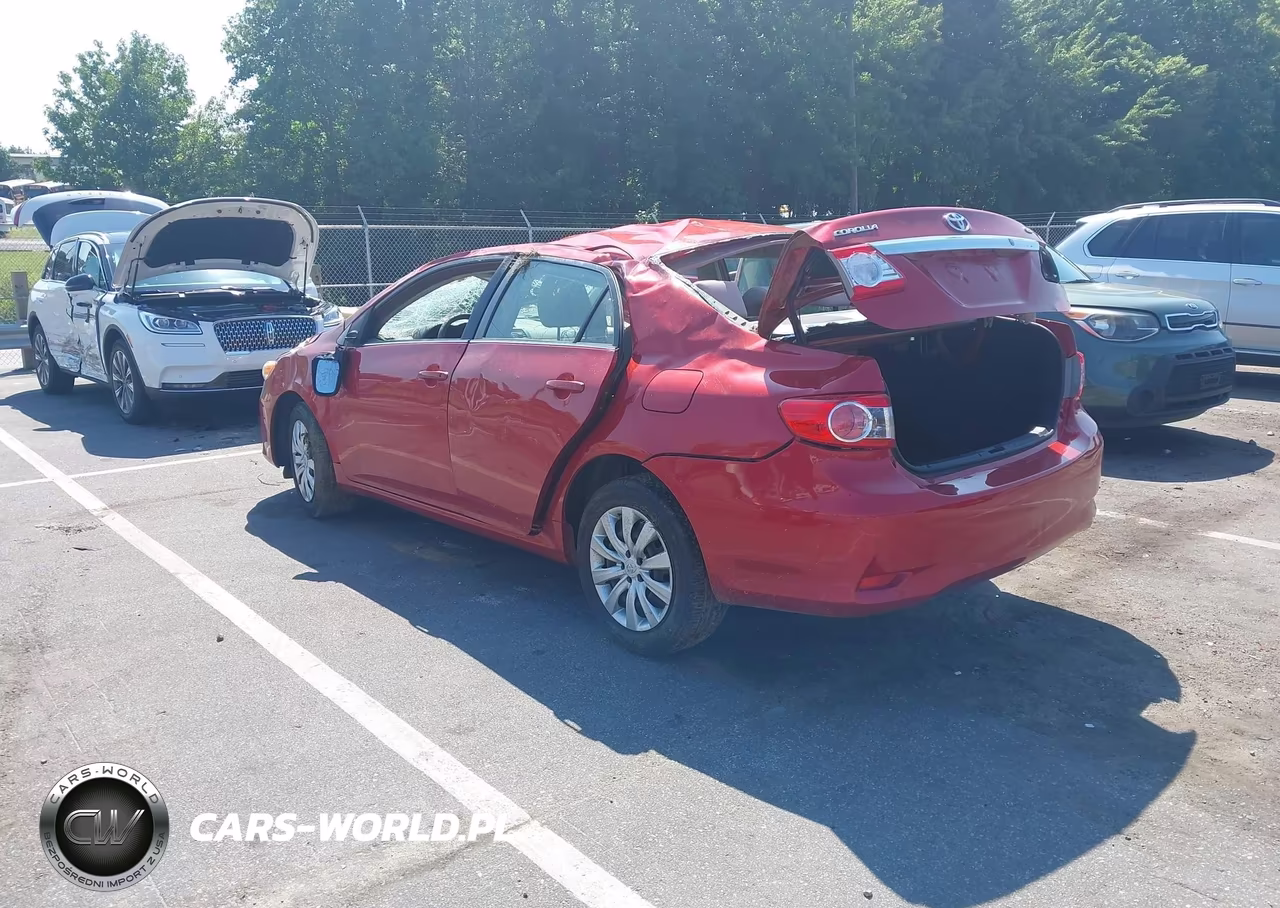 2013 Toyota Corolla Le VIN:JTDBU4EE3DJ120156 - 3