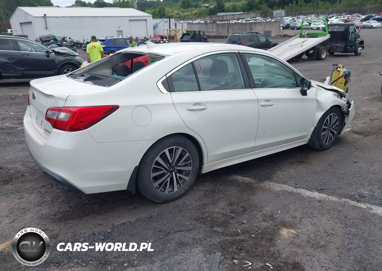 2018 Subaru Legacy 2.5I Premium VIN:4S3BNAC61J3035081 - 4