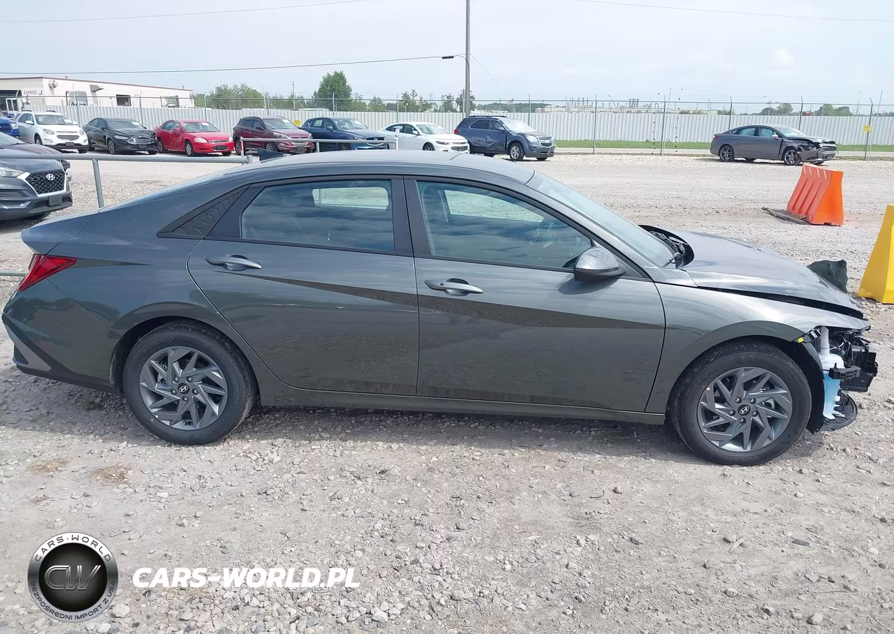 2026 Hyundai Elantra Hybrid Blue VIN:KMHLM4DJ6TU214981 - 14