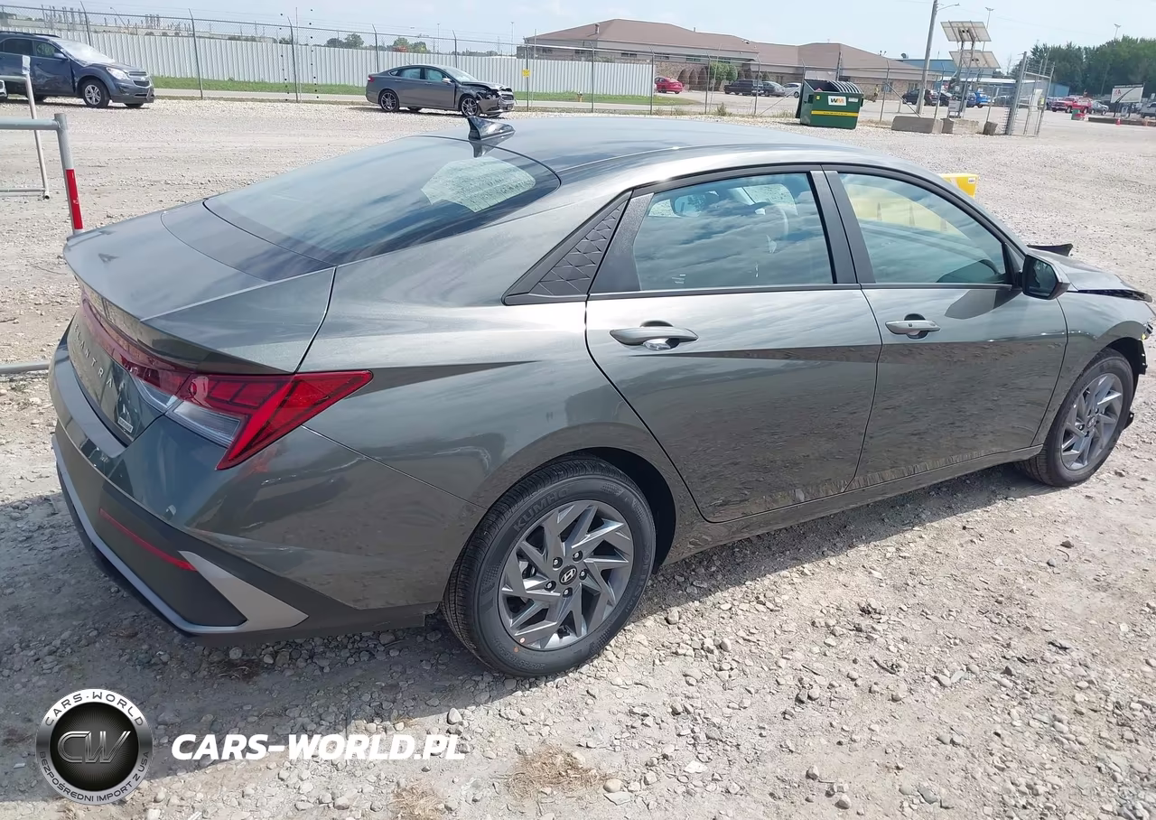 2026 Hyundai Elantra Hybrid Blue VIN:KMHLM4DJ6TU214981 - 4