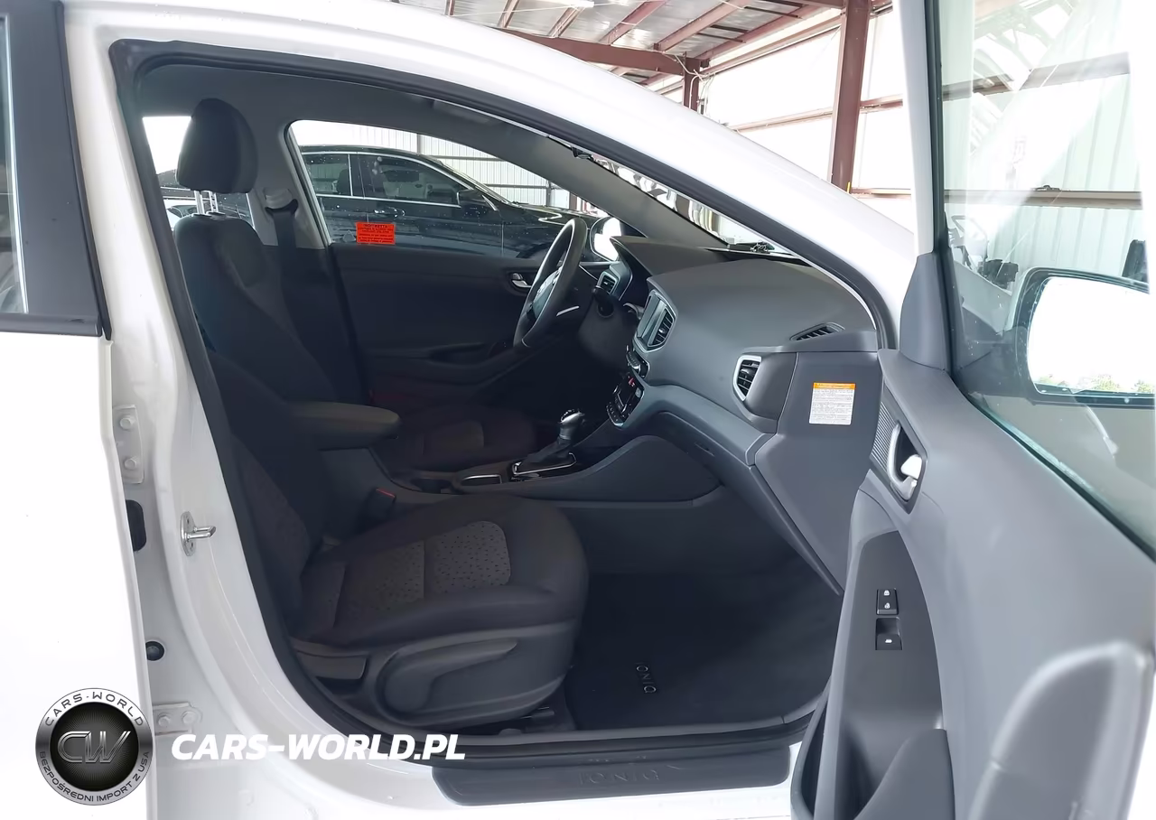 2018 Hyundai Ioniq Hybrid Blue VIN:KMHC65LCXJU100398 - 5