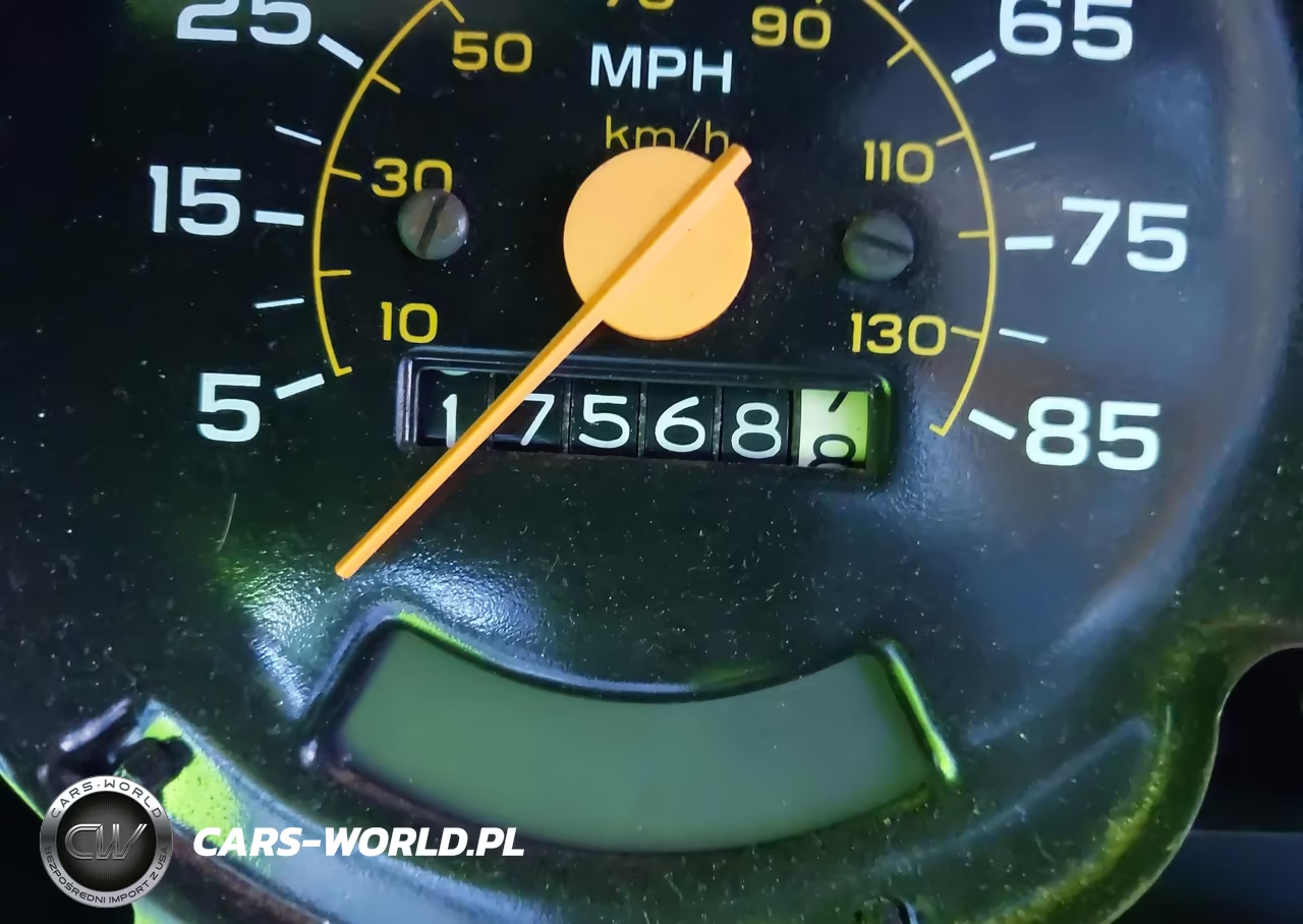 1985 Chevrolet Suburban K2 VIN:1GCGK26M8FF128670 - 16