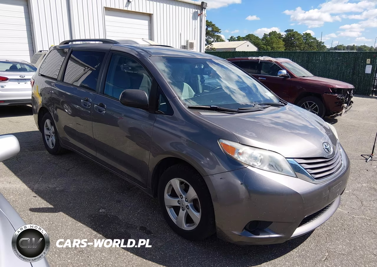 2017 Toyota Sienna Le 8 Passenger – zdjęcie 1 z 16