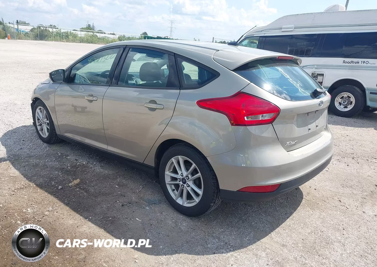 2015 Ford Focus Se VIN:1FADP3K21FL263687 - 3