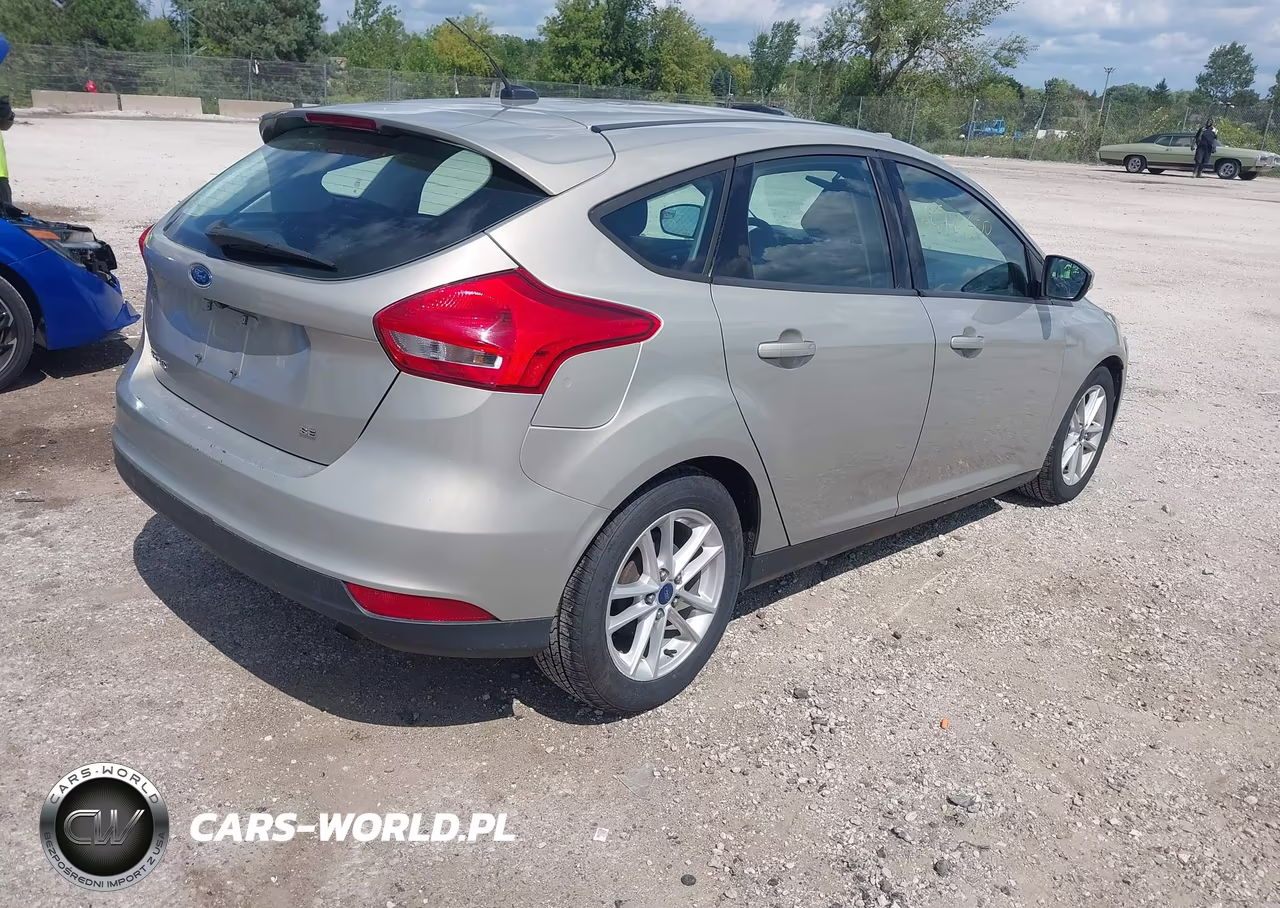 2015 Ford Focus Se VIN:1FADP3K21FL263687 - 4