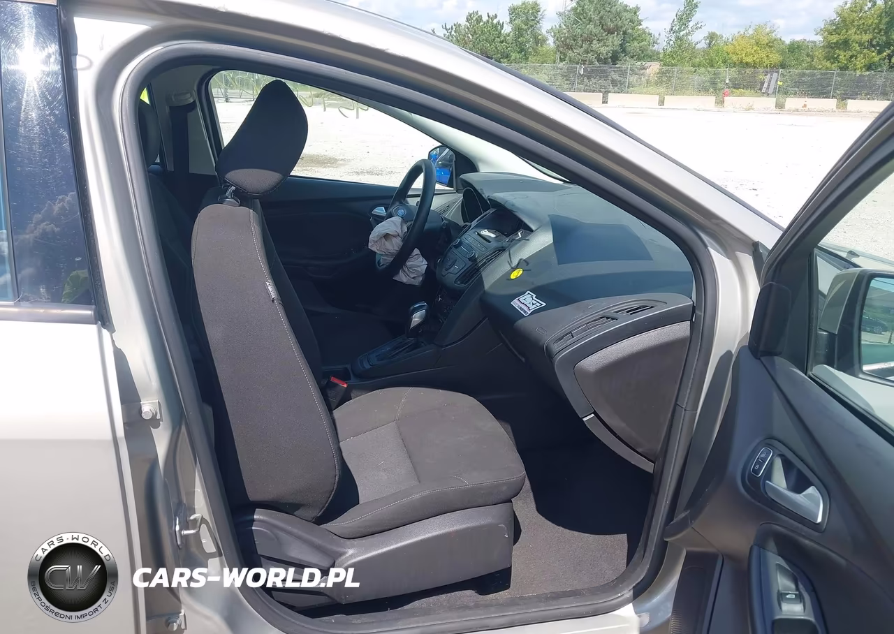 2015 Ford Focus Se VIN:1FADP3K21FL263687 - 5