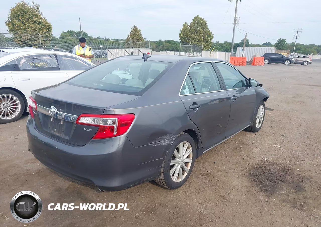 2014 Toyota Camry Xle V6 VIN:4T1BK1FK1EU551972 - 4