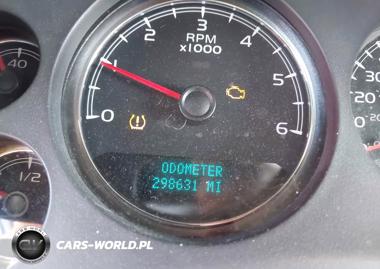 2007 Chevrolet Tahoe Ls VIN:1GNFC13027R270329 - 7