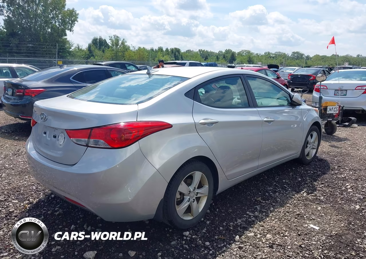 2013 Hyundai Elantra Gls VIN:KMHDH4AE6DU649016 - 4