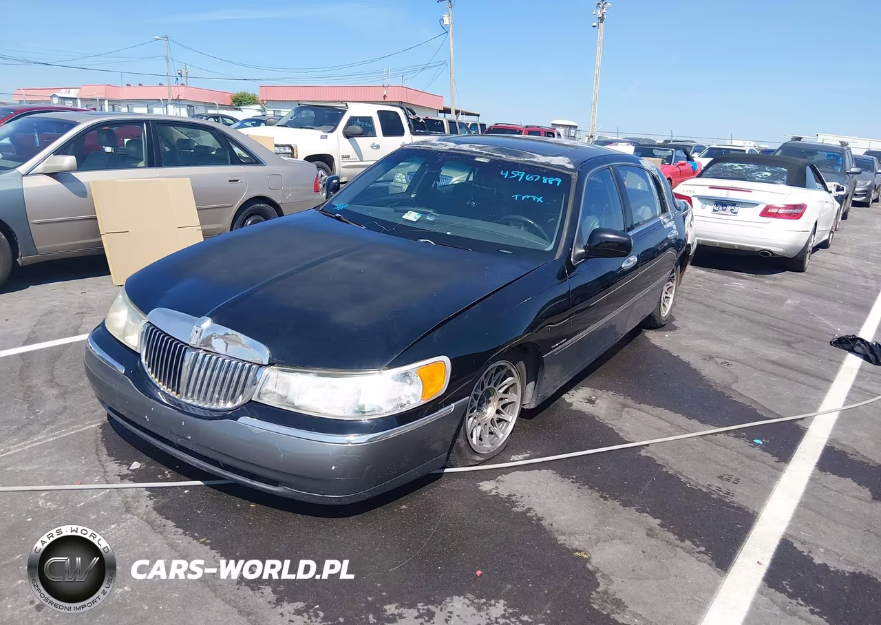 2000 Lincoln Town Car Signature VIN:1LNHM82W5YY914695 - 6