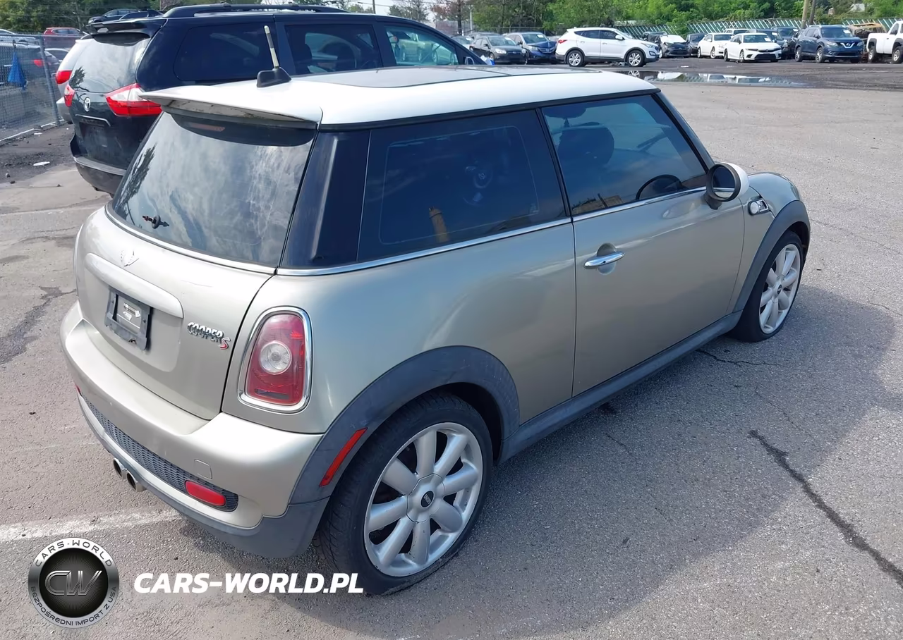 2007 Mini Cooper S VIN:WMWMF73537TL90517 - 4