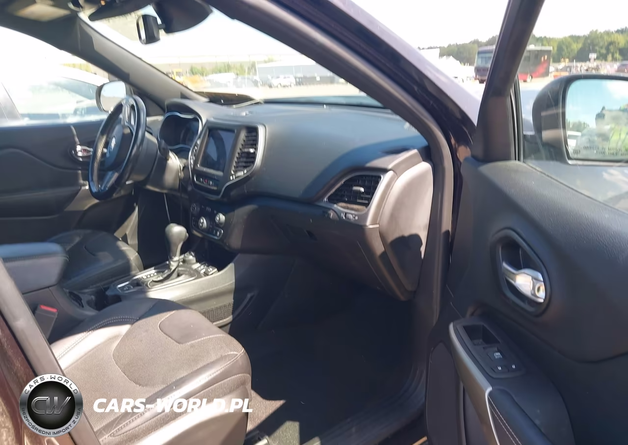 2021 Jeep Cherokee Latitude Lux VIN:1C4PJMMX9MD183004 - 5